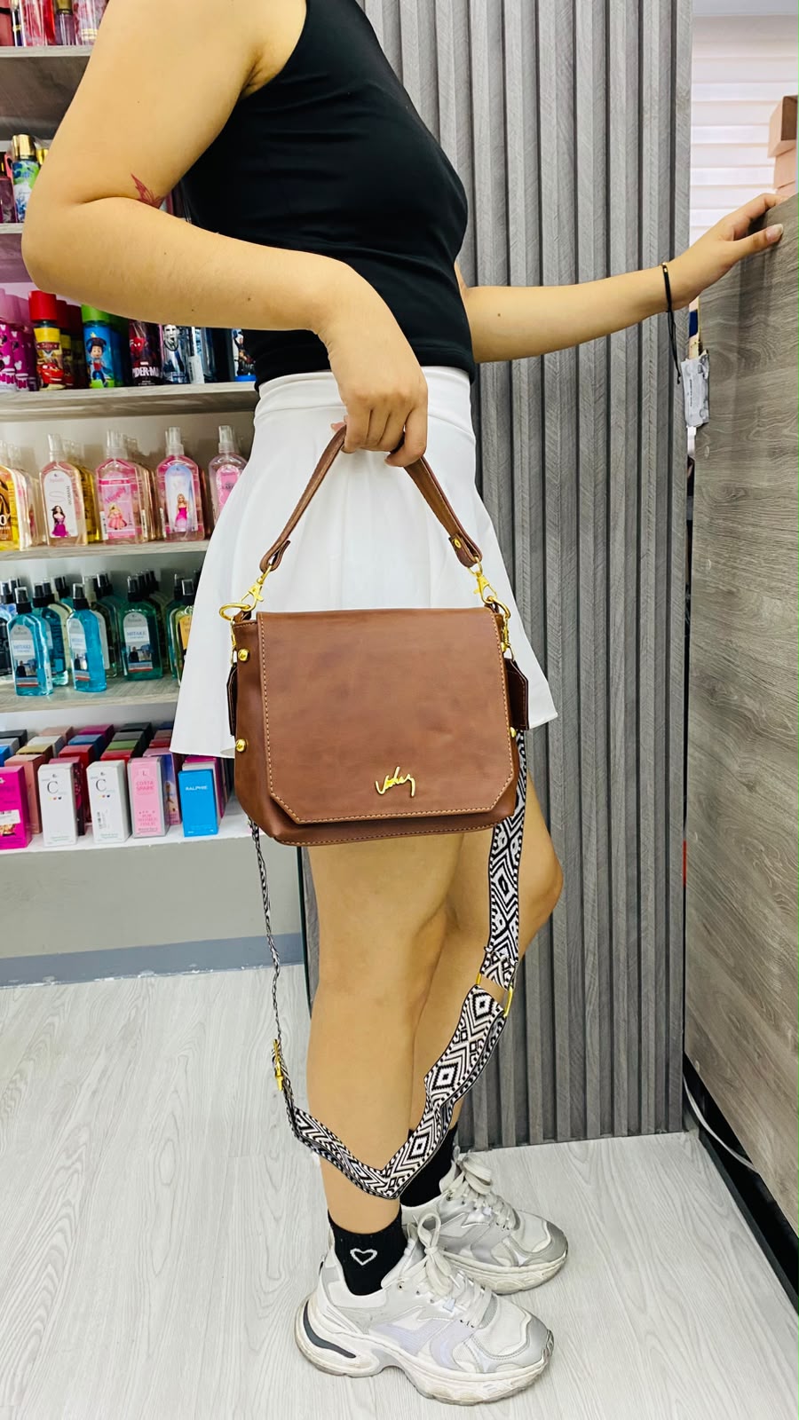 Carriel Dacota Dama - Elegancia y Practicidad